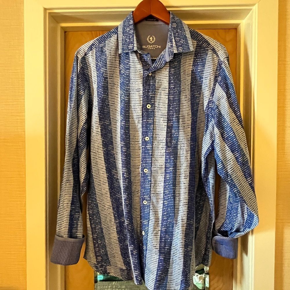 Bugatchi Blue Print Reverse Cuff Button Down Shir… - image 1